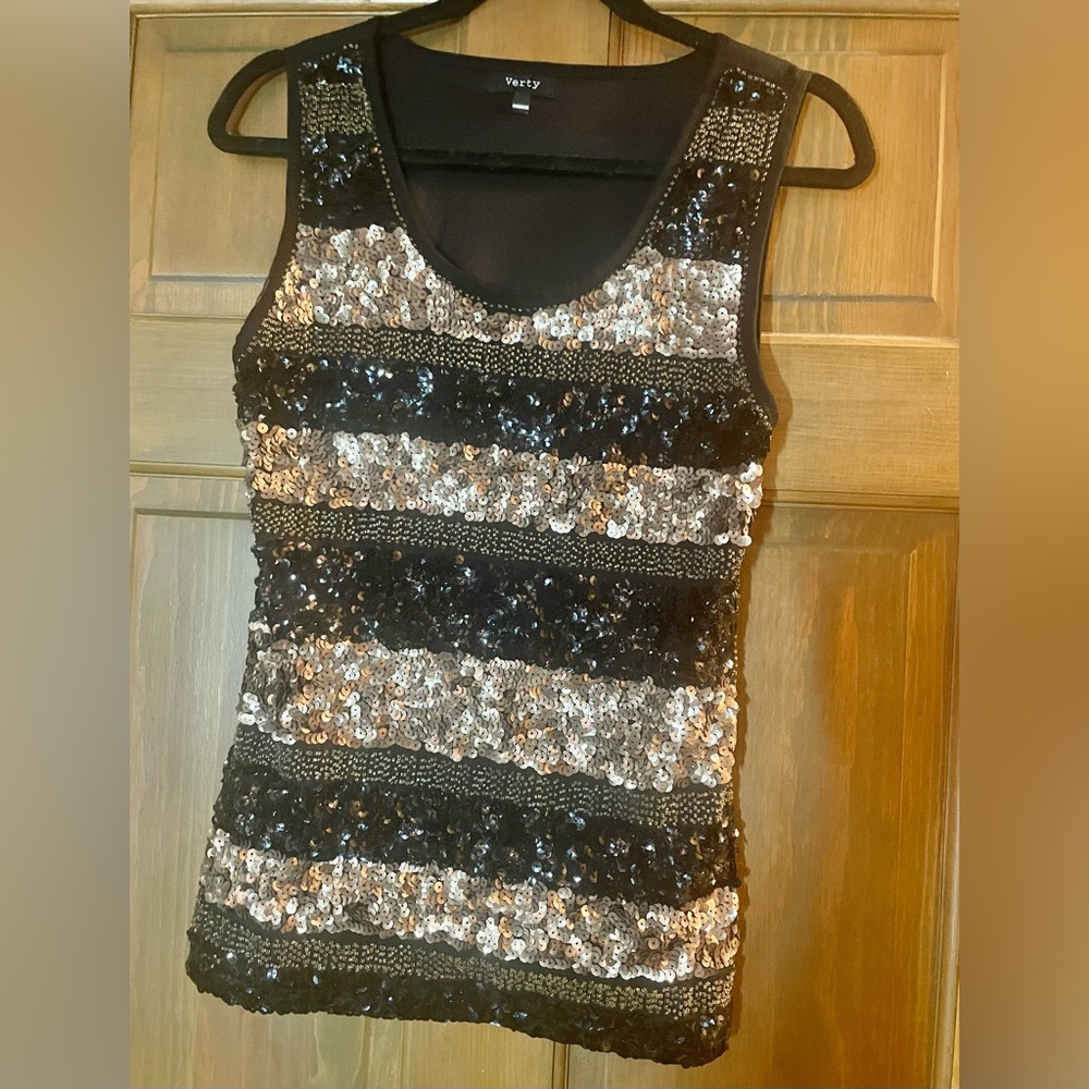 Verty sequin tank top, size M, black and gold sequin. Very cute!